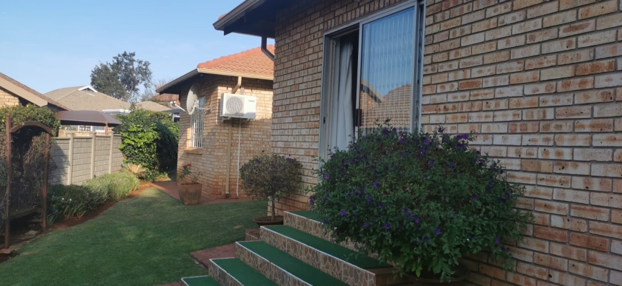 3 Bedroom Property for Sale in Safari Gardens North West